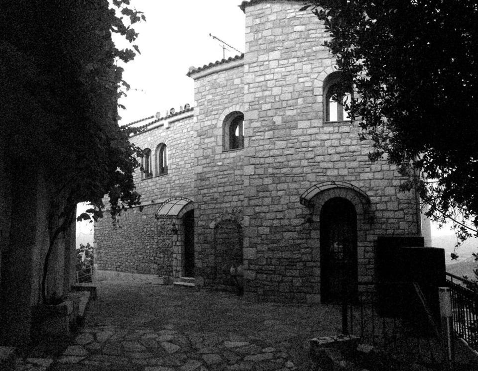 Hotel Isaraiko Spiti Agia Theodora Isaris المظهر الخارجي الصورة