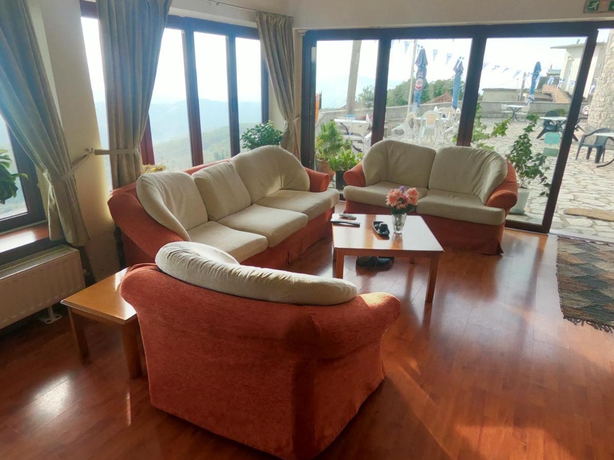 Hotel Isaraiko Spiti Agia Theodora Isaris المظهر الخارجي الصورة