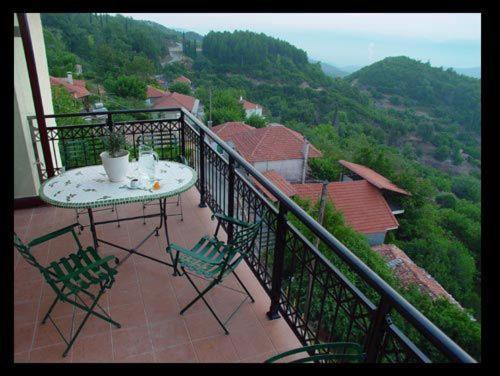 Hotel Isaraiko Spiti Agia Theodora Isaris المظهر الخارجي الصورة